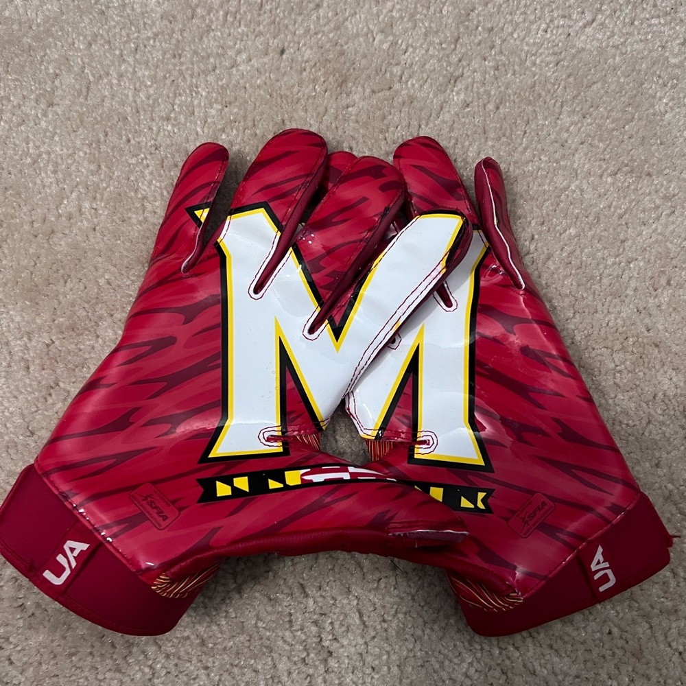 UMD FOOTBALL GLOVES (Never Worn)